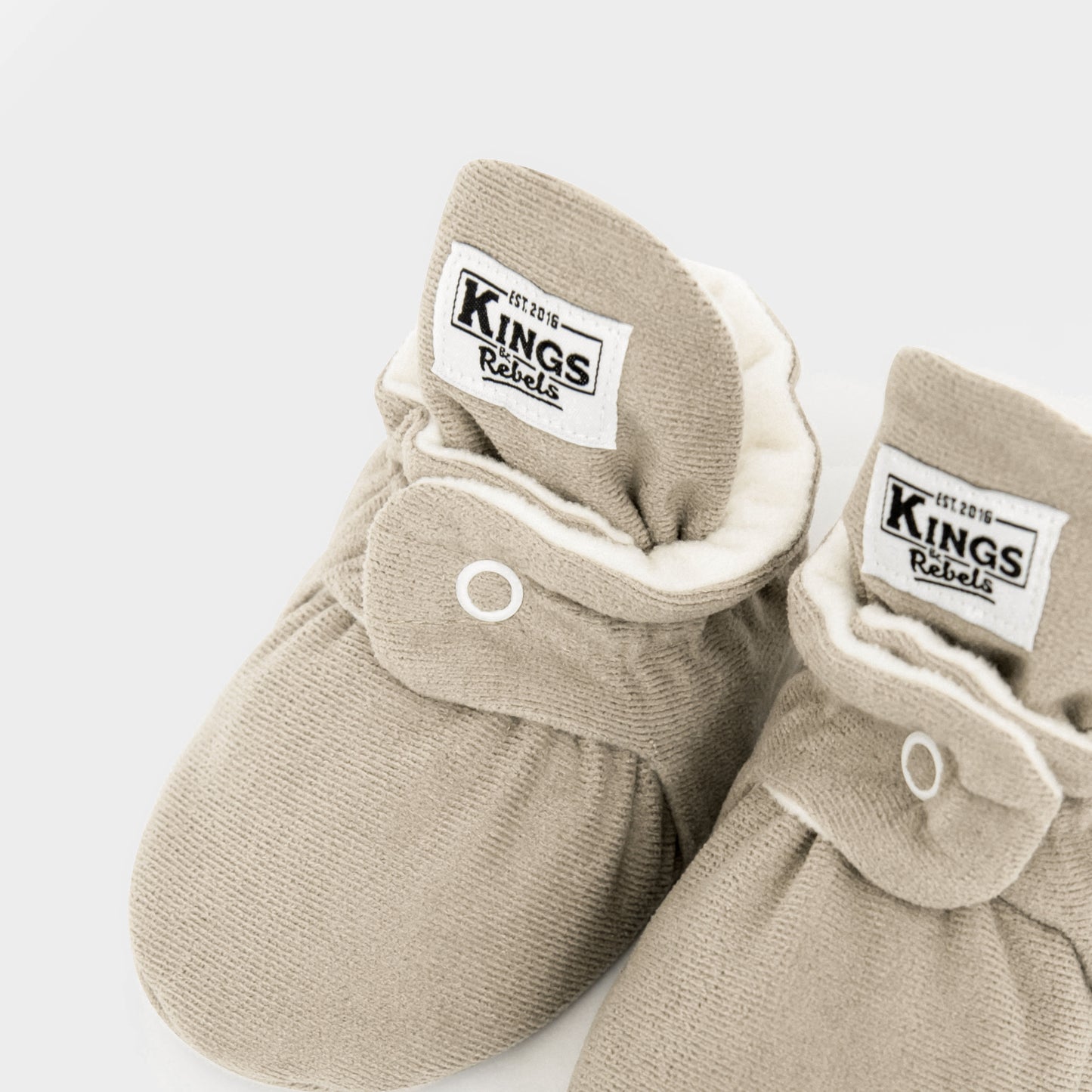 Sonderedition Gamuza Booties Gripper 'Ivory' - The Little One • Family.Concept.Store.