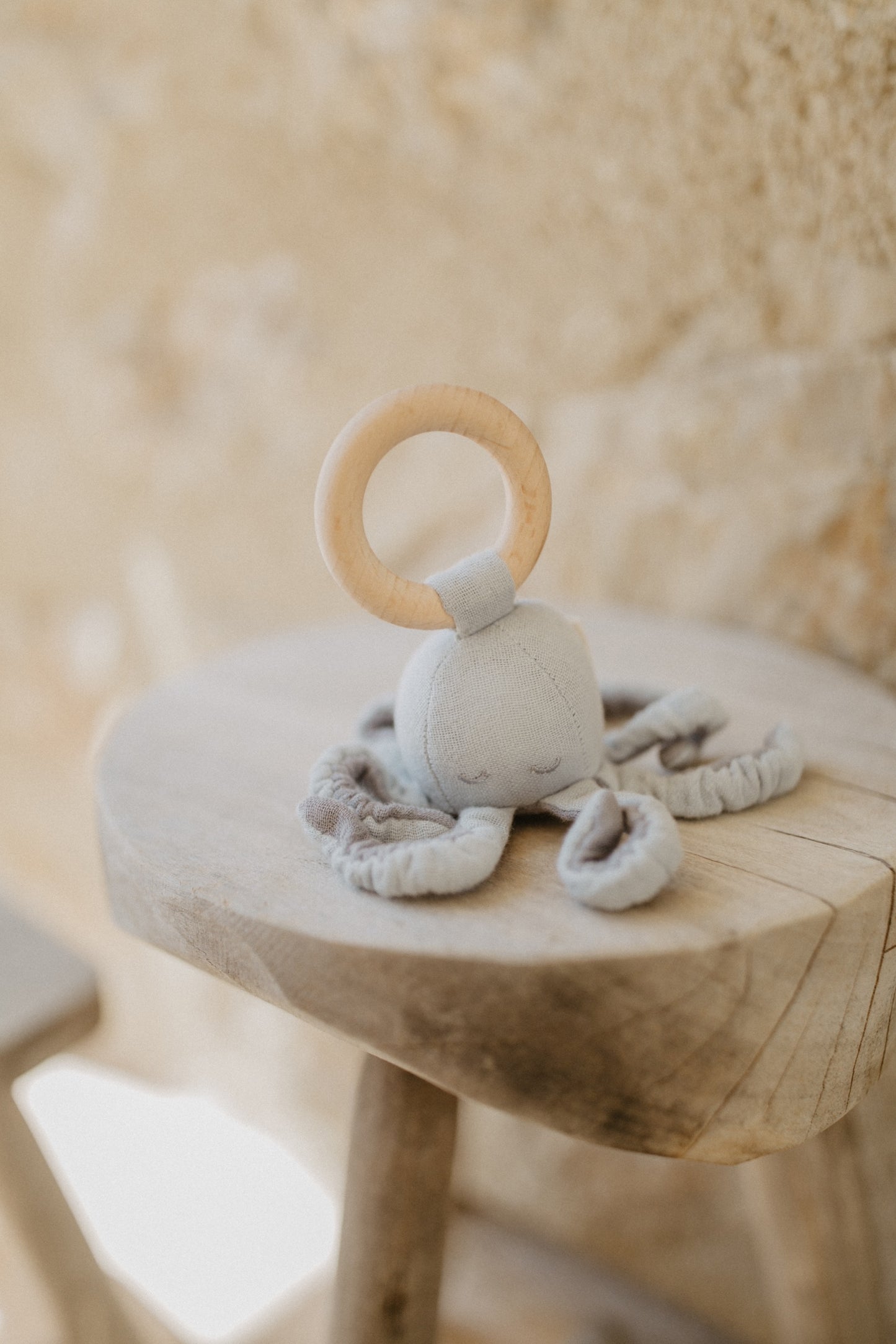 Rassel mit Holzring 'Octopus'